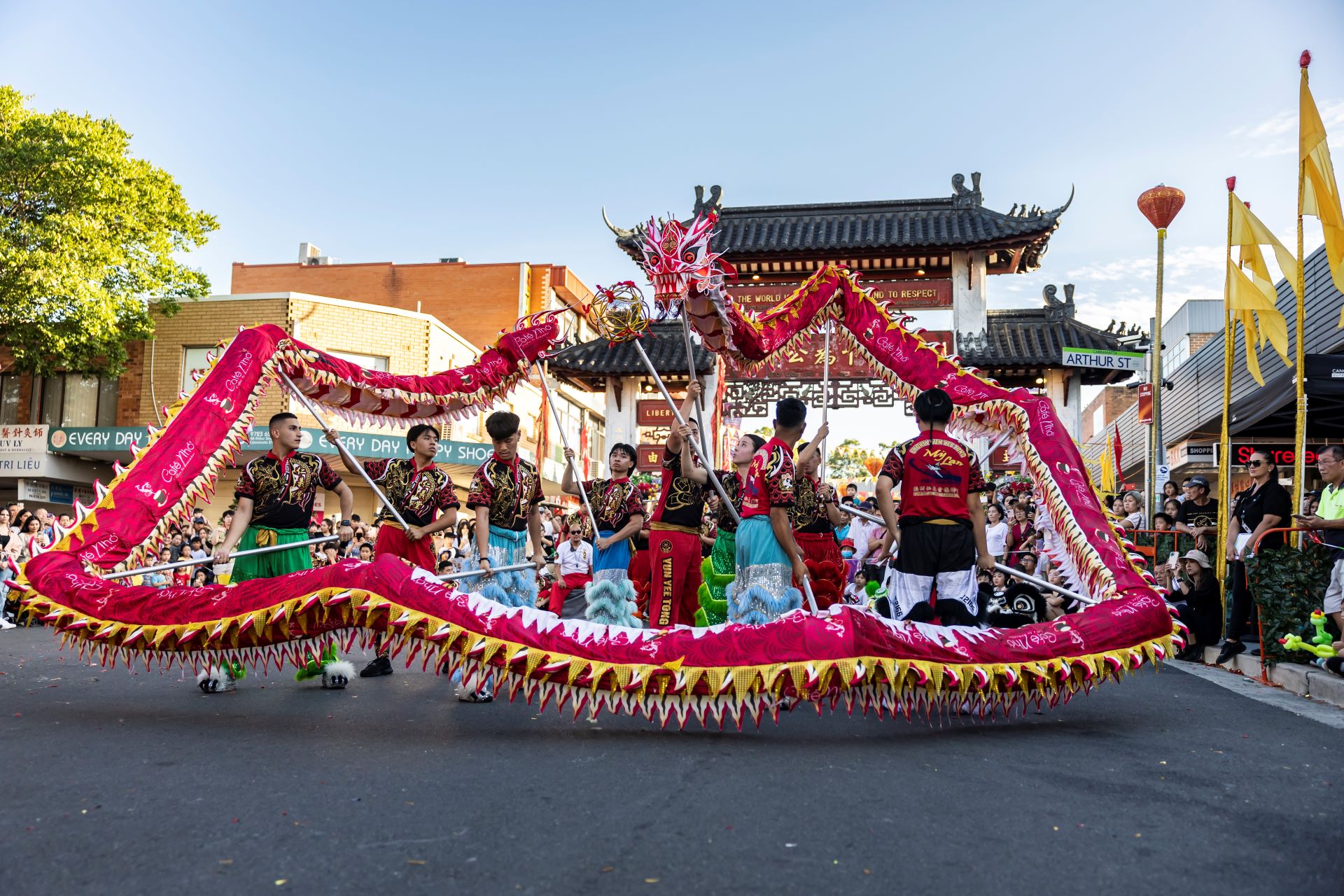 Dragon in front of the Pai Lau gate