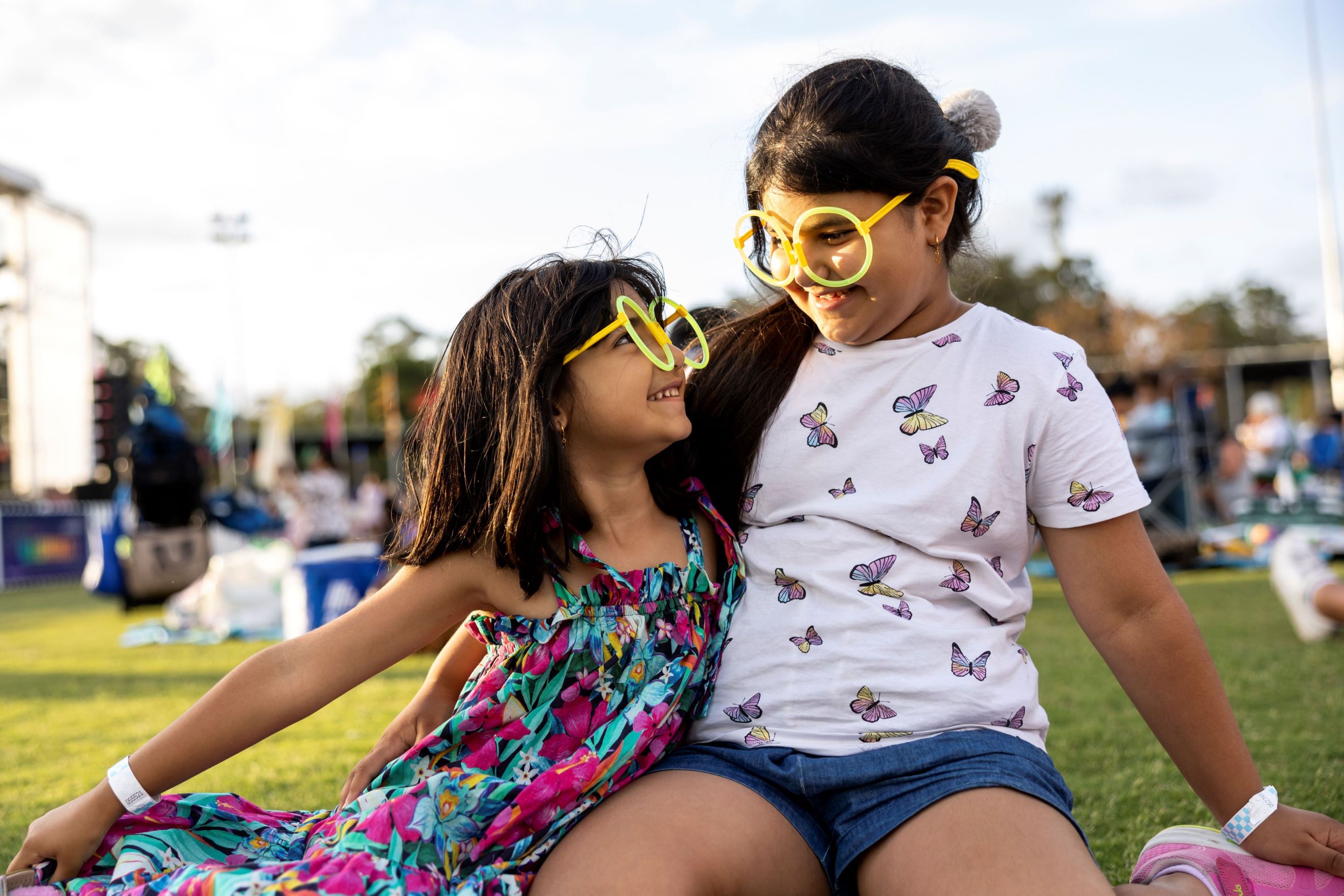 Illuminate-Kids-on-Picnic